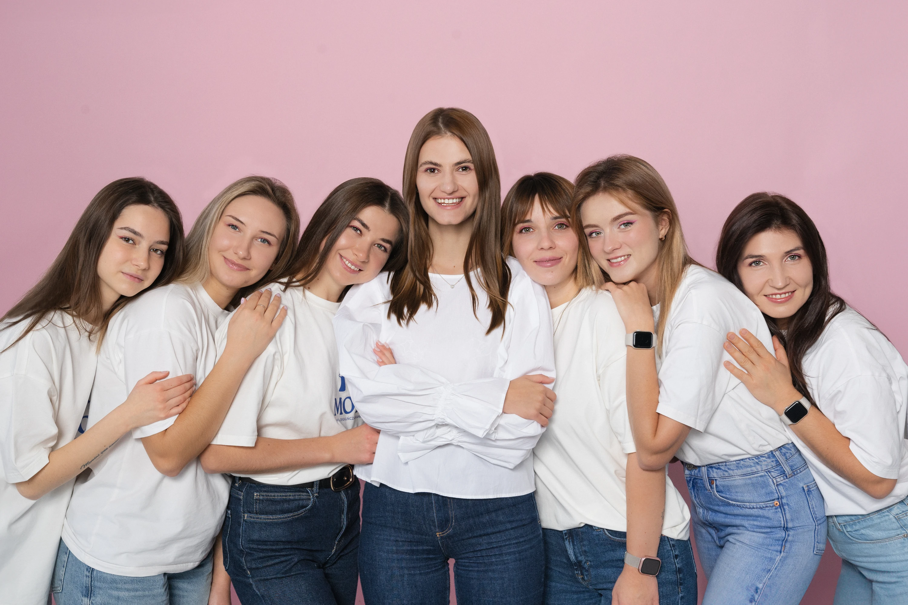 Команда MONiania